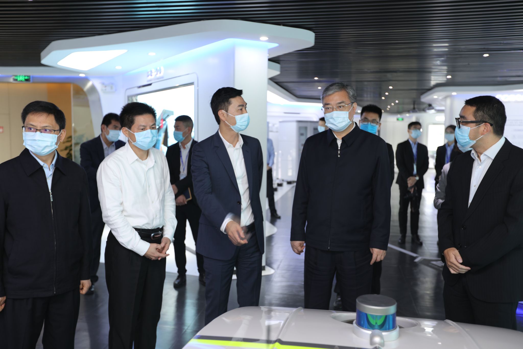 拉萨市委书记鲁毅调研9001cc金沙以诚为本环境，激励企业再接再严创新高