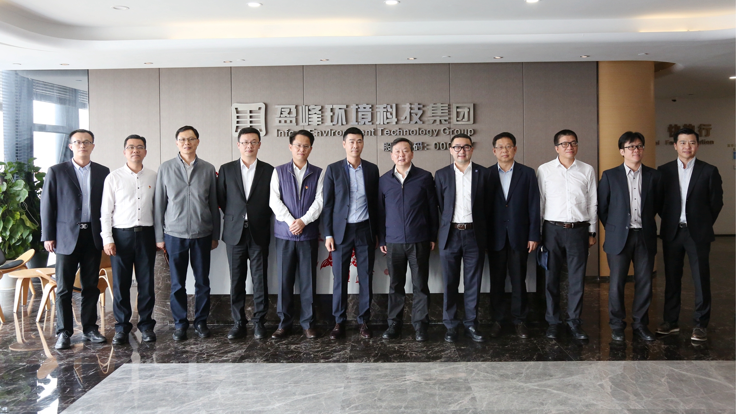 拉萨市委副书记、市长朱伟一行莅临9001cc金沙以诚为本环境调研领导